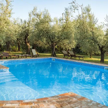 Mit Mezzanin Und Schwimmbad- In Einem In Den Huegeln By Interhome 아파트 페자로
